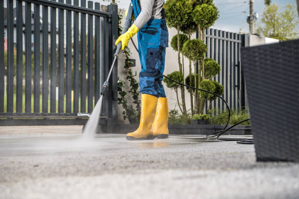 Best Pool Deck Cleaning  in Redmond, WA